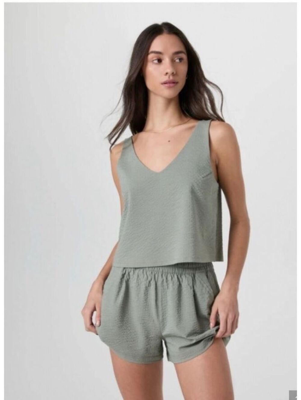 Vuori Villa Textured Crop Tank in Laurel Green, Size M NWT